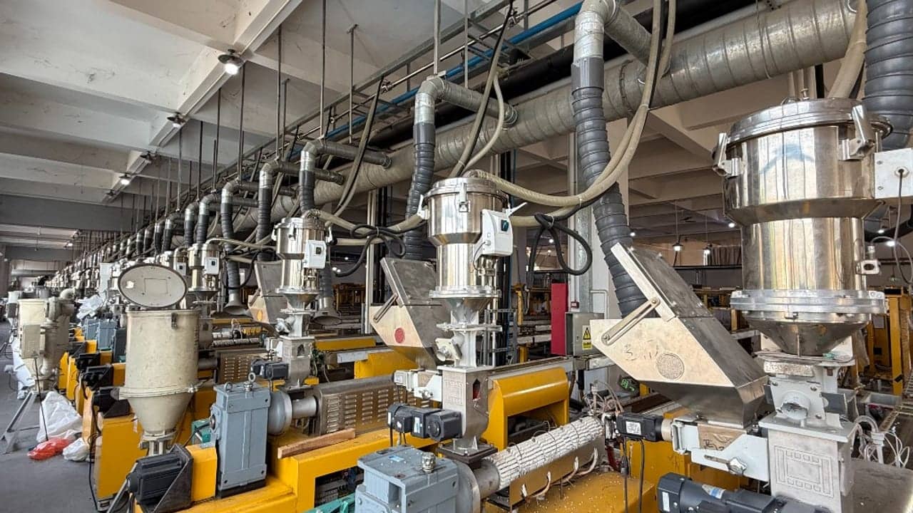 Foshan 3D printer filament extrusion factory OEM wholesale — stainless hoppers and yellow FDM extruders in a row at Qianshuo source plant