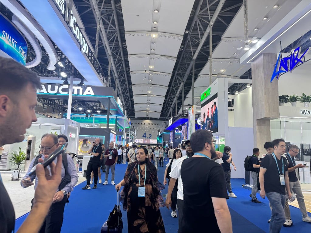 Crowded aisle at the 140th Canton Fair, Guangzhou, 16 October 2026. A 4.2 hall sign is visible. We were visiting